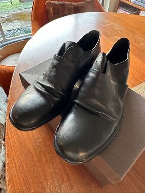 Roberto Del Carlo Black Leather Slip-On Loafers with Fold Detail